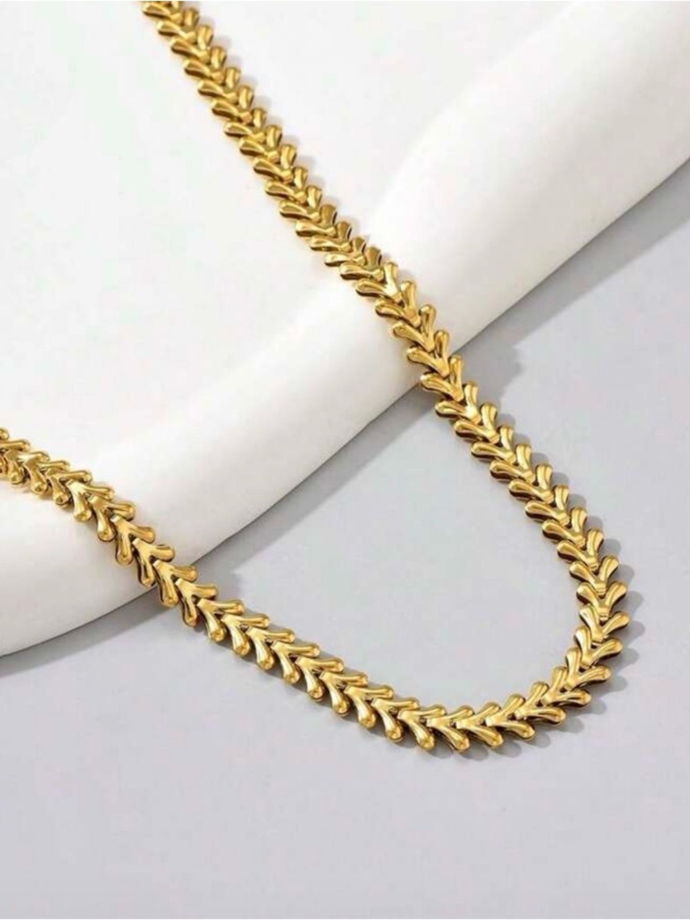 Gold Leaf-Style Chain Necklace - Elegant Women's Jewelry